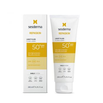 Fluid lejer pentru corp cu protectie solara SPF 50 Repaskin Sesderma, 200 ml