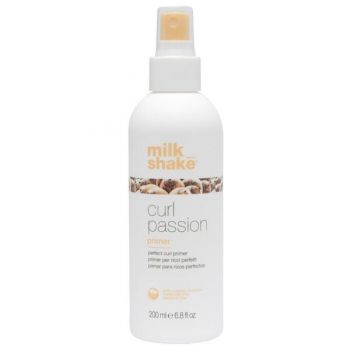 Spray pentru Parul Ondulat si Cret - Milk Shake Curl Passion Primer, 200 ml