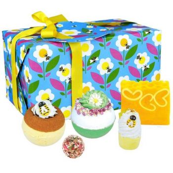 Set cadou Just Bee Yourself, 5 produse, 2 x bile baie 160 g, 1 x sare baie creamer 30 g, 1 x sare baie mallow 50 g, 1 x sapun solid 100 g, Bomb Cosmetics